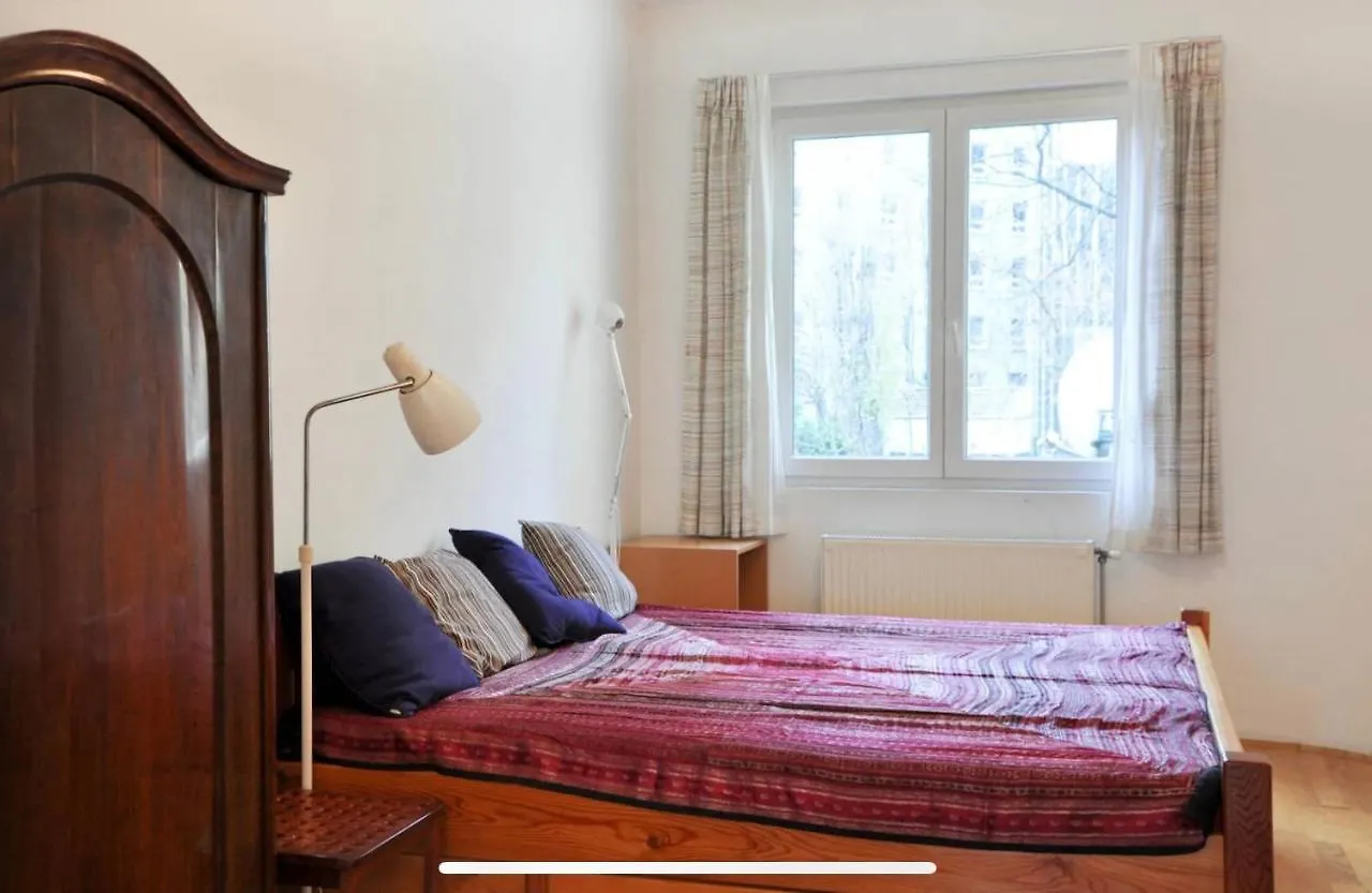 Luxury Apartment With Balcony View On Caslte location